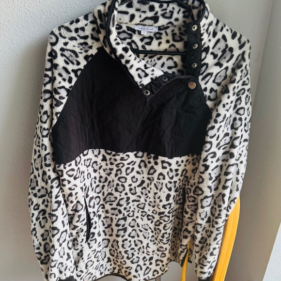White Birch Woman's Cheetah Print Pullover - Picture 1 of 6